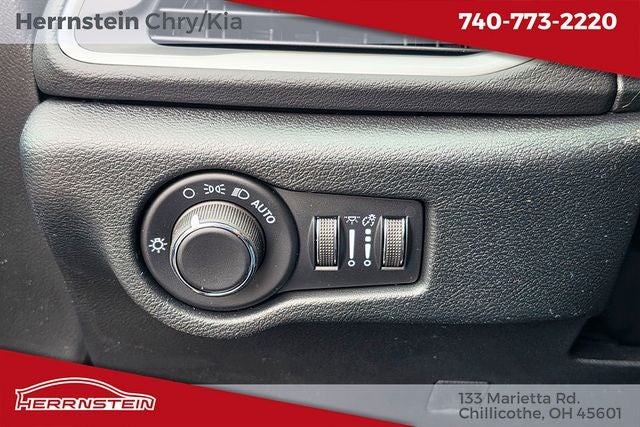 2026 Chrysler Voyager VOYAGER LX