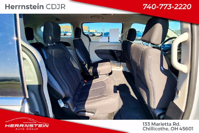 2024 Chrysler Voyager LX