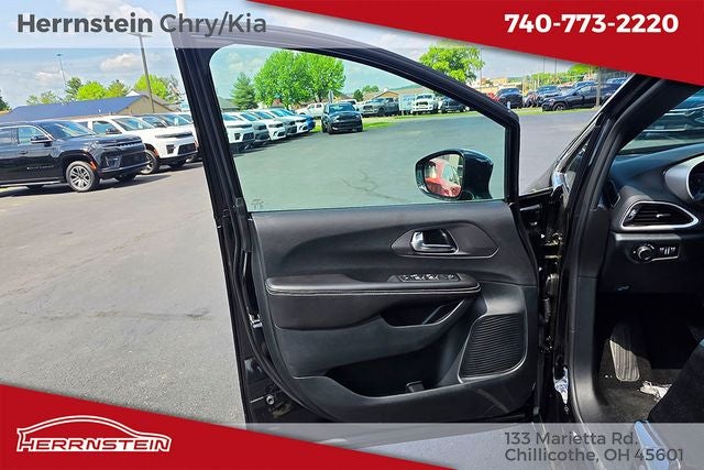 2026 Chrysler Voyager VOYAGER LX