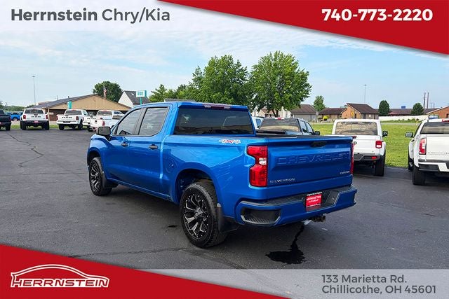 2022 Chevrolet Silverado 1500 4WD Crew Cab Short Bed Custom