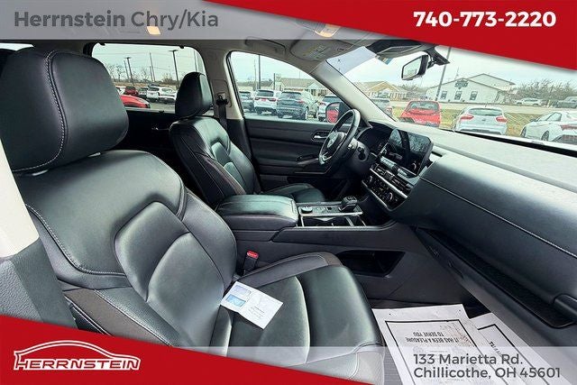 2023 Nissan Pathfinder SL 4WD