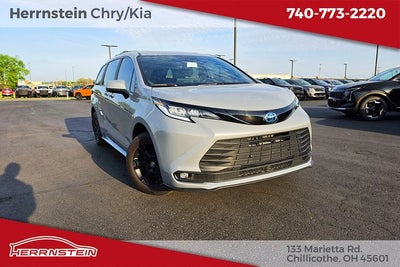 2025 Toyota Sienna Woodland Edition