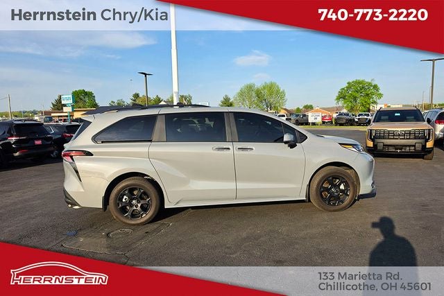 2025 Toyota Sienna Woodland Edition