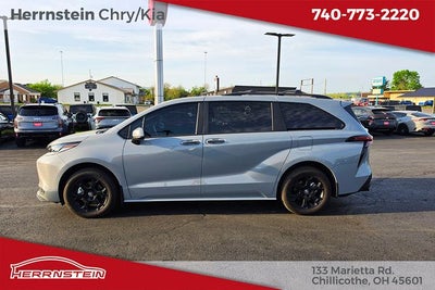 2025 Toyota Sienna Woodland Edition