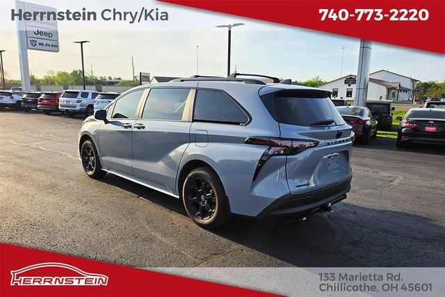 2025 Toyota Sienna Woodland Edition