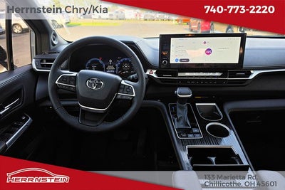 2025 Toyota Sienna Woodland Edition