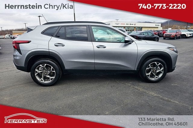 2025 Chevrolet Trax FWD LT