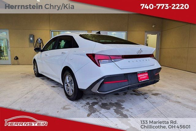 2024 Hyundai Elantra SE
